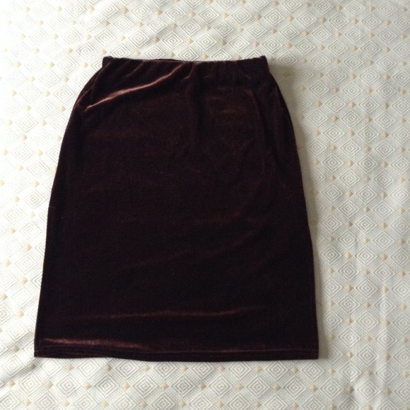 Benelle velvet mini skirt & top set - Picture 8 of 9